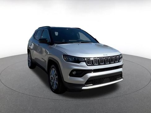 Used 2025 Jeep Compass Limited image 3
