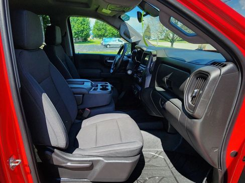 Used 2019 Chevrolet Silverado 1500 Custom w/ Custom Value Package AWD/4WD image 17