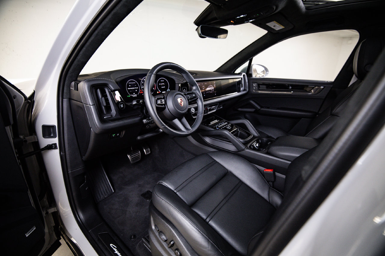 Certified 2026 Porsche Cayenne GTS AWD/4WD image 7