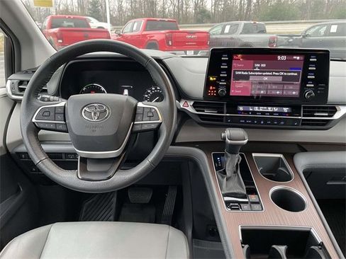 Certified 2023 Toyota Sienna XLE image 15