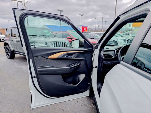 Used 2021 Chevrolet TrailBlazer ACTIV w/ Technology Package AWD/4WD image 23