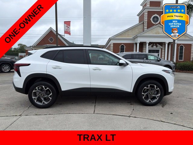 Used 2025 Chevrolet Trax LT FWD image 4
