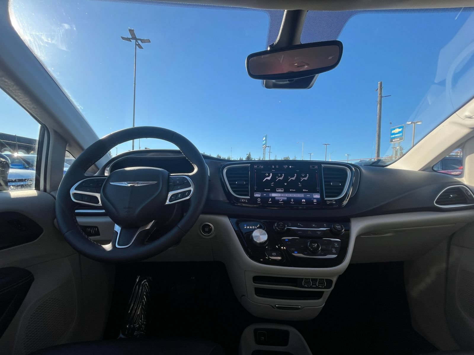Used 2024 Chrysler Pacifica Touring-L FWD image 35