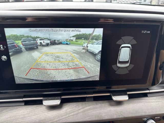 Used 2024 Kia Carnival EX FWD image 15