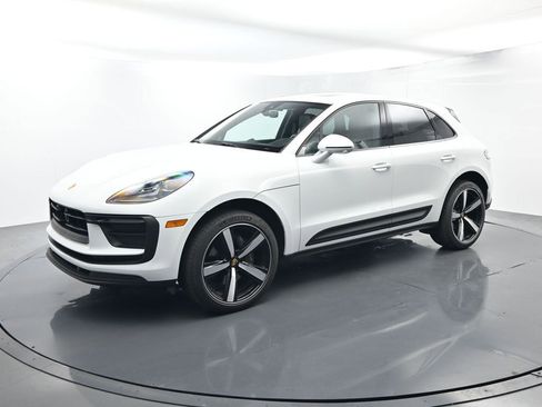 Certified 2025 Porsche Macan AWD/4WD image 1