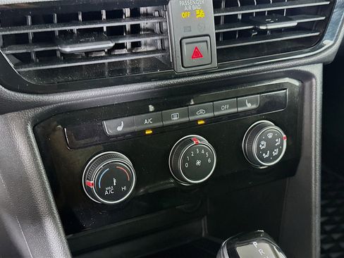 Used 2023 Volkswagen Taos SE w/ Panoramic Sunroof Package image 22