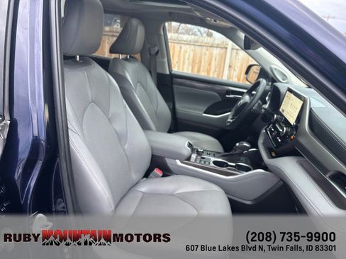 Used 2023 Toyota Highlander Limited image 18
