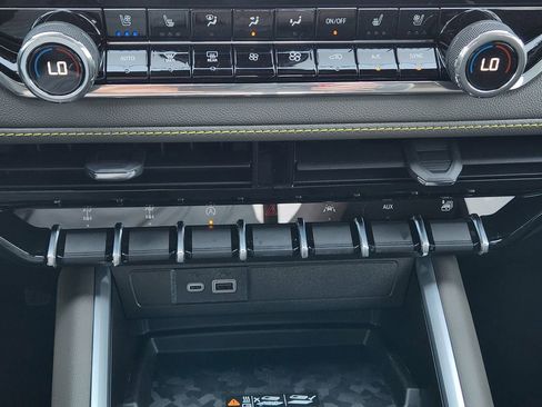 New 2026 Chevrolet Colorado ZR2 AWD/4WD image 14
