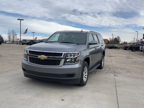 Used 2018 Chevrolet Suburban LT image 4