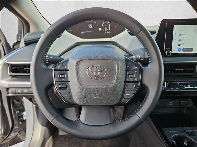 Used 2025 Toyota Prius LE FWD image 12