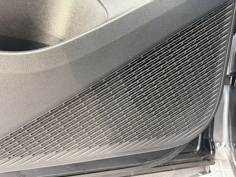 Used 2024 Volkswagen Atlas Cross Sport SE image 21