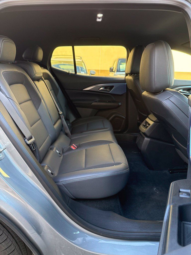 Used 2024 Chevrolet Equinox EV LT w/ LPO, Blackout Package FWD image 29