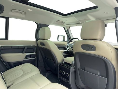 Used 2022 Land Rover Defender 110 SE image 46
