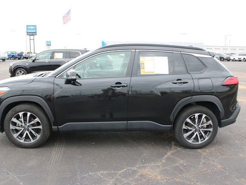 Used 2024 Toyota Corolla Cross XLE image 6