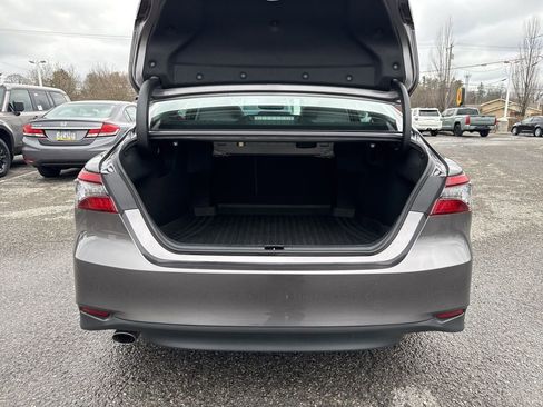 Used 2021 Toyota Camry XLE w/ Navigation Upgrade Package image 4
