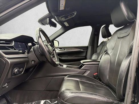 Used 2022 Jeep Grand Cherokee L Overland w/ Advanced Protech Group III image 11