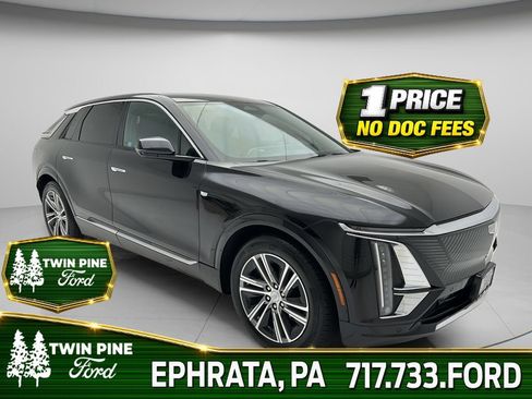 Used 2024 Cadillac Lyriq Luxury AWD/4WD image 1