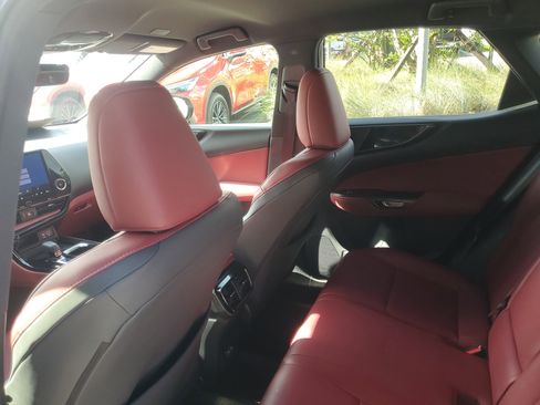 Used 2024 Lexus NX 250 FWD image 12