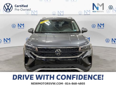 Certified 2024 Volkswagen Taos SE image 8