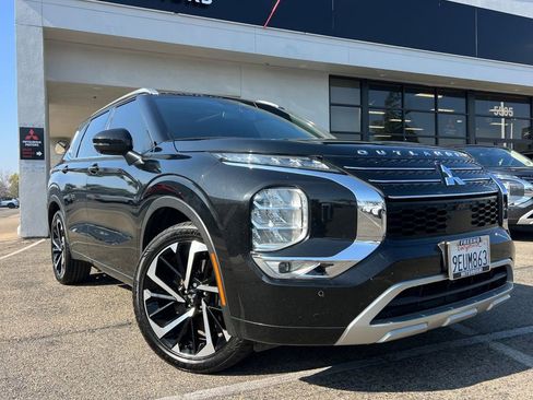 Used 2023 Mitsubishi Outlander SEL image 2