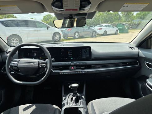Used 2025 Kia K4 LXS image 33