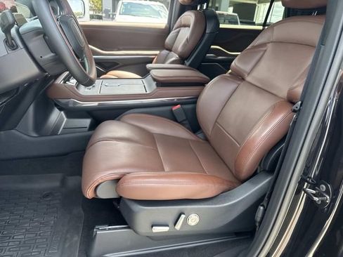 Certified 2026 Lincoln Navigator Reserve AWD/4WD image 21