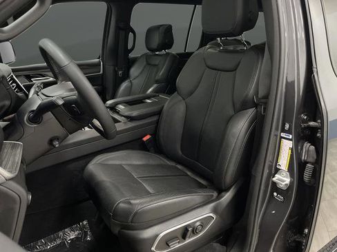 Used 2023 Jeep Wagoneer Series II w/ Premium Group I image 4