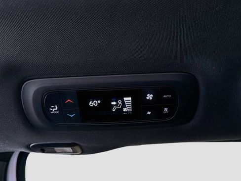 Used 2025 Chrysler Pacifica Limited FWD image 26
