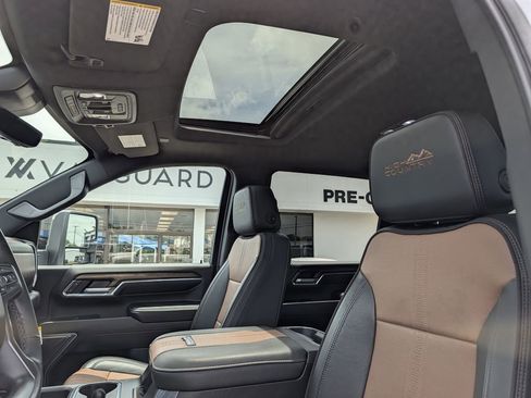Used 2024 Chevrolet Silverado 3500 High Country w/ High Country Premium Package AWD/4WD image 27