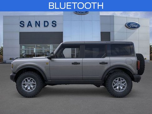 New 2025 Ford Bronco Badlands image 3