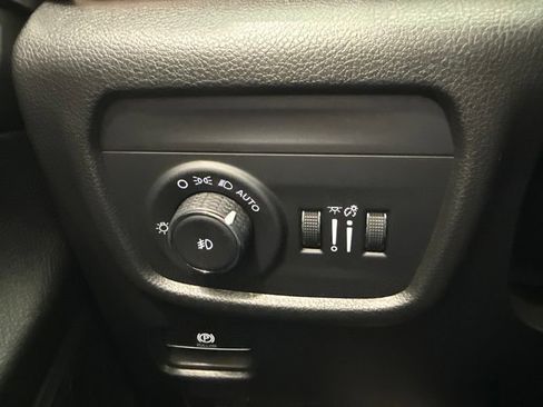 Used 2024 Jeep Grand Cherokee Limited AWD/4WD image 24