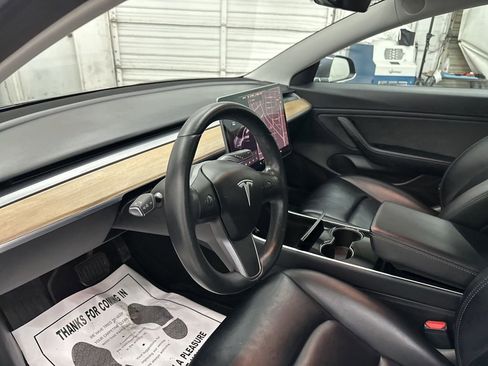 Used 2018 Tesla Model 3 Mid Range image 9
