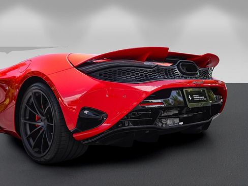Used 2027 McLaren 750S Spider RWD image 20