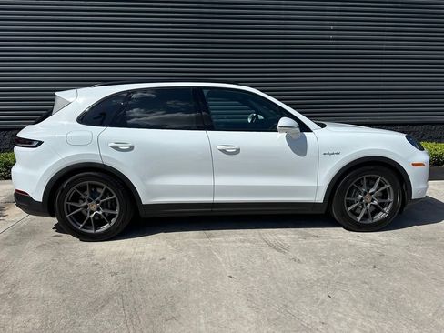Used 2026 Porsche Cayenne E-Hybrid AWD/4WD image 11