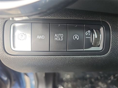 Used 2025 Chevrolet Equinox LT w/ Convenience Package II image 34