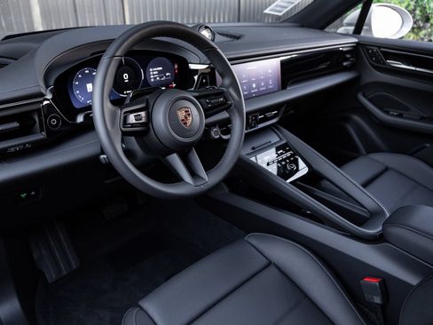 Certified 2026 Porsche Macan 4 Electric AWD/4WD image 4
