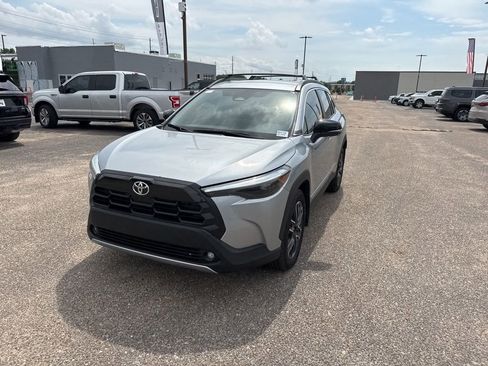 Used 2026 Toyota Corolla Cross XLE FWD image 5
