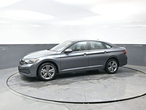 Used 2024 Volkswagen Jetta SE image 8