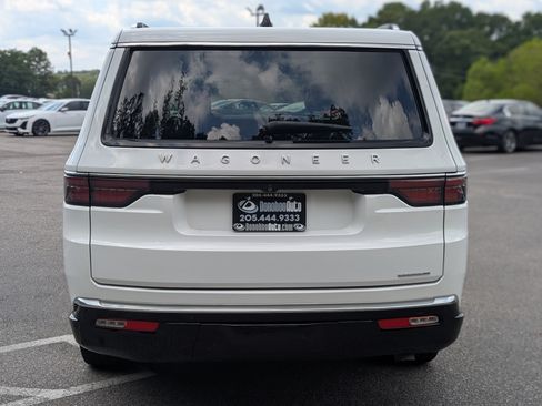 Used 2024 Jeep Wagoneer L Series II w/ Convenience Group I AWD/4WD image 8