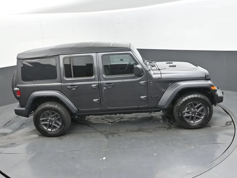 Used 2025 Jeep Wrangler Unlimited Sport AWD/4WD image 31