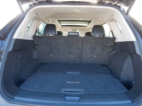 Certified 2022 Nissan Rogue SL w/ SL Premium Package image 18