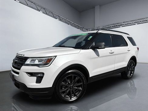 Used 2018 Ford Explorer XLT w/ Equipment Group 202A image 29
