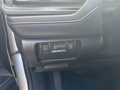 Used 2025 Subaru Forester Premium AWD/4WD image 12