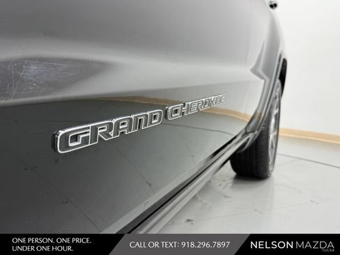 Used 2019 Jeep Grand Cherokee Overland RWD image 10