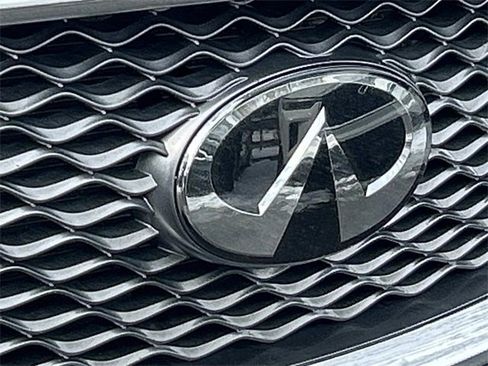Certified 2023 INFINITI QX50 Luxe image 10