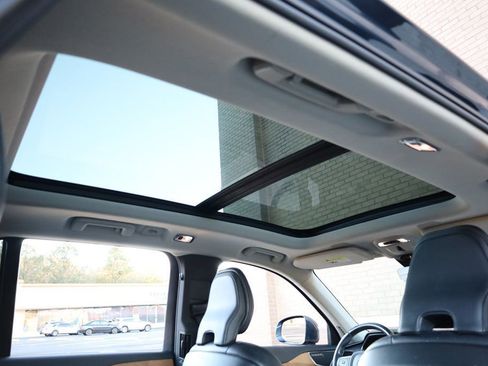 Used 2022 Volvo XC90 T6 Momentum w/ Advanced Package image 22