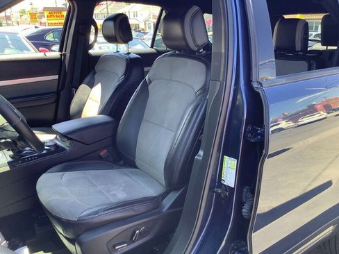 Used 2017 Ford Explorer XLT w/ Equipment Group 202A AWD/4WD image 10