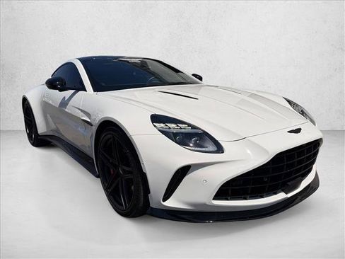 Used 2025 Aston Martin V8 Vantage Coupe RWD image 8