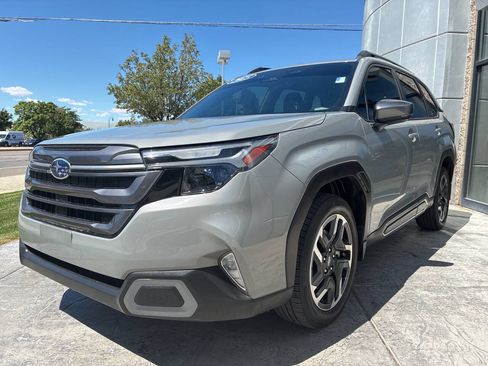Used 2025 Subaru Forester Limited AWD/4WD image 3