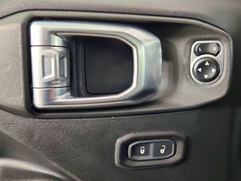 Used 2018 Jeep Wrangler Unlimited Sport S AWD/4WD image 10